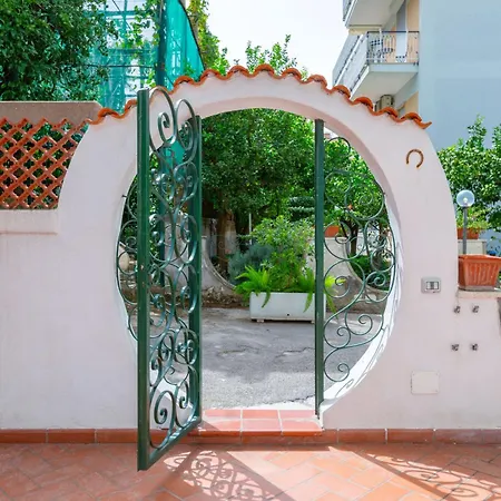 Estate4home - Blue Margar